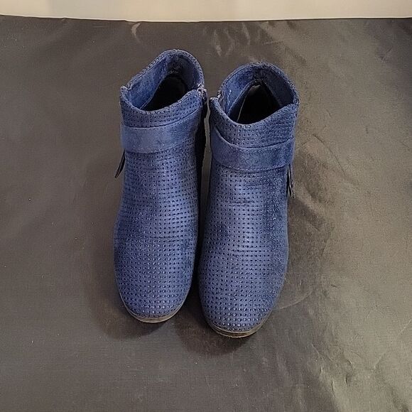 SHOE LAND SIDE ZIP CLOSURE ROUND TOE  SUEDE BOOTIE - Picture 3 of 13